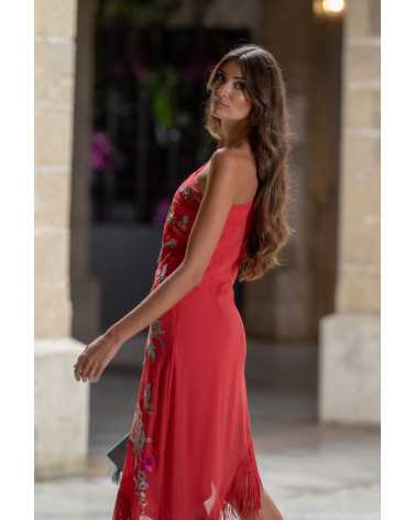 Vestido Amara Coral: Elegancia en Cada Puntada