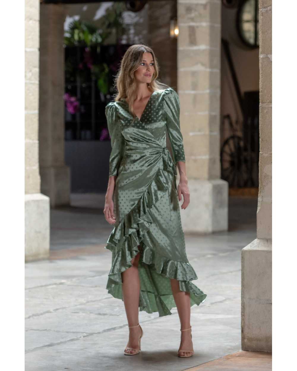 Zarina Verde Vestido: Elegancia en Cada Puntada