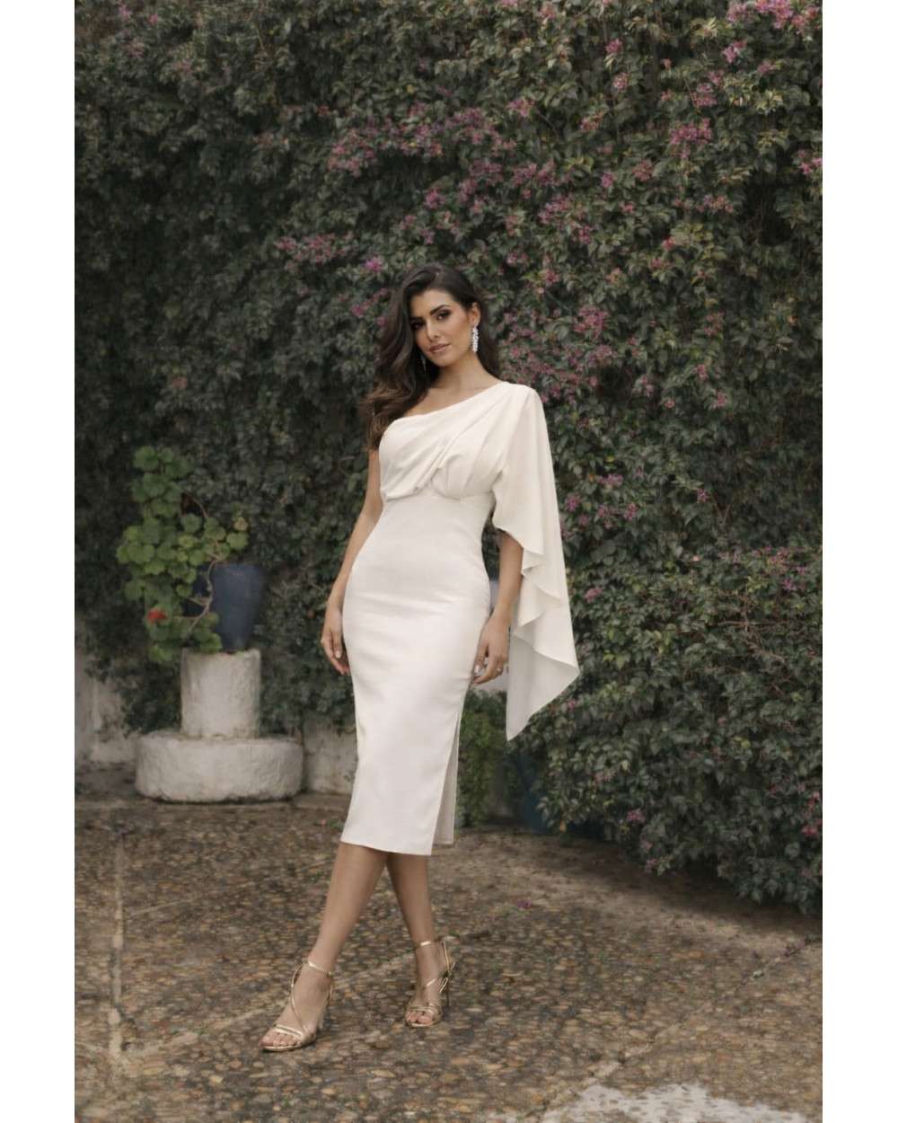 Vestido Lia, Midi Asimétrico con capa elegante Vestido Lia, Midi Asimétrico con capa elegante