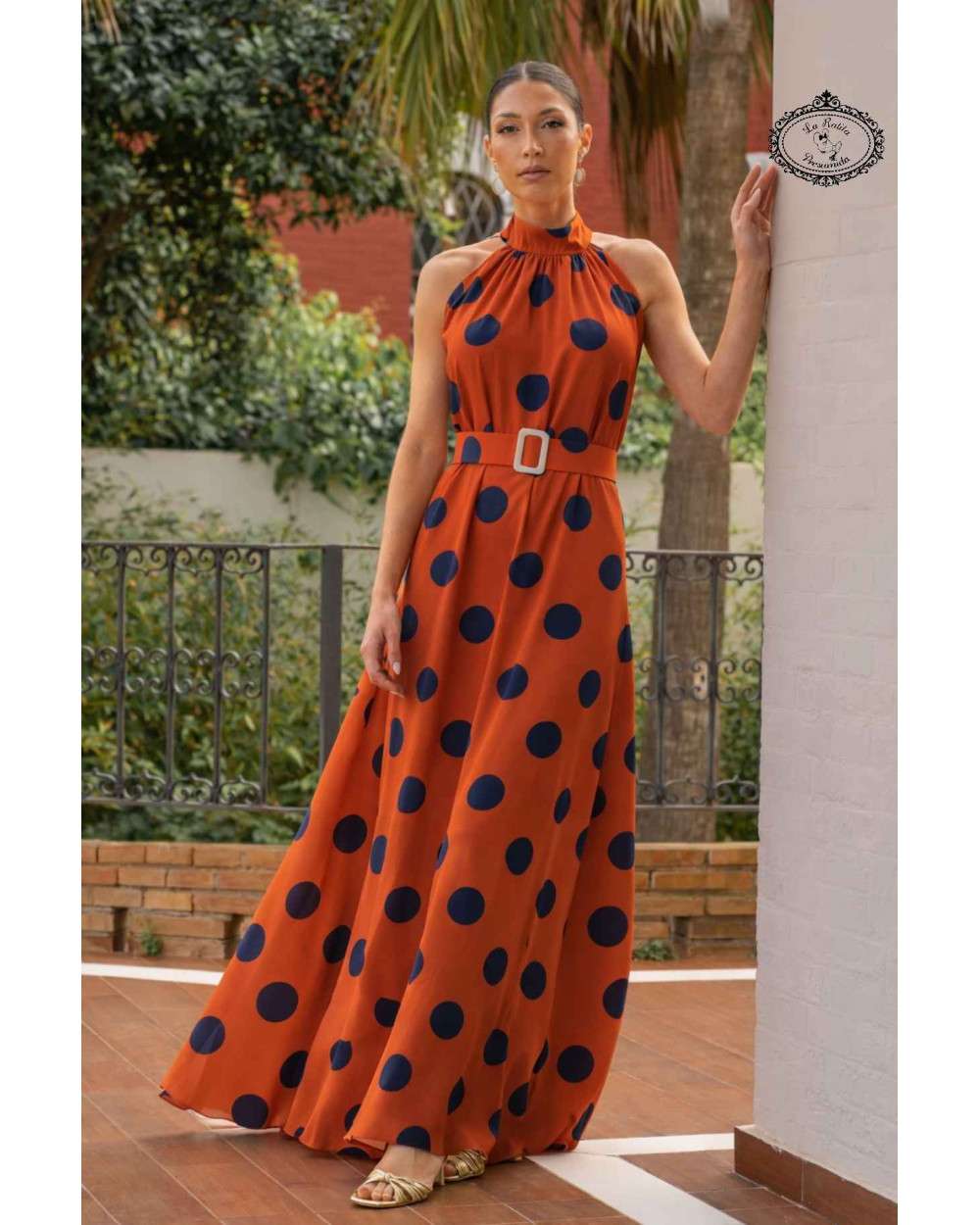 Vestido Eva largo teja con lunares marino y escote halter elegante