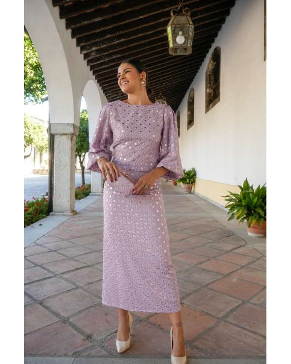 Conjunto Runa Lila bordado con manga abullonada