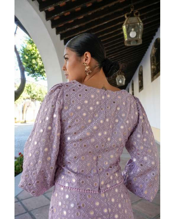 Conjunto Runa Lila bordado con manga abullonada