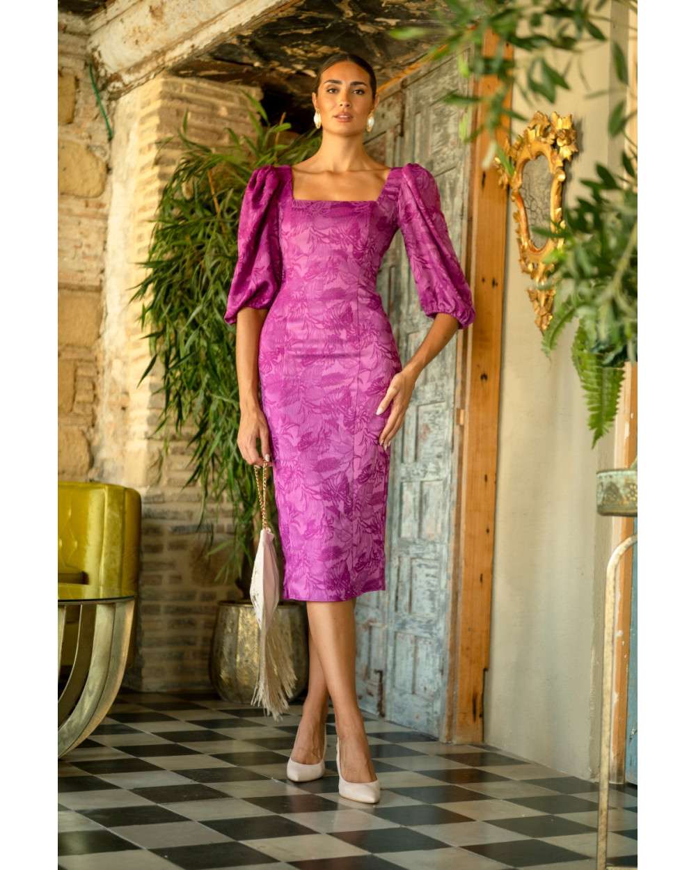 Vestido Ela midi buganvilla con manga abullonada. Invitada Elegante