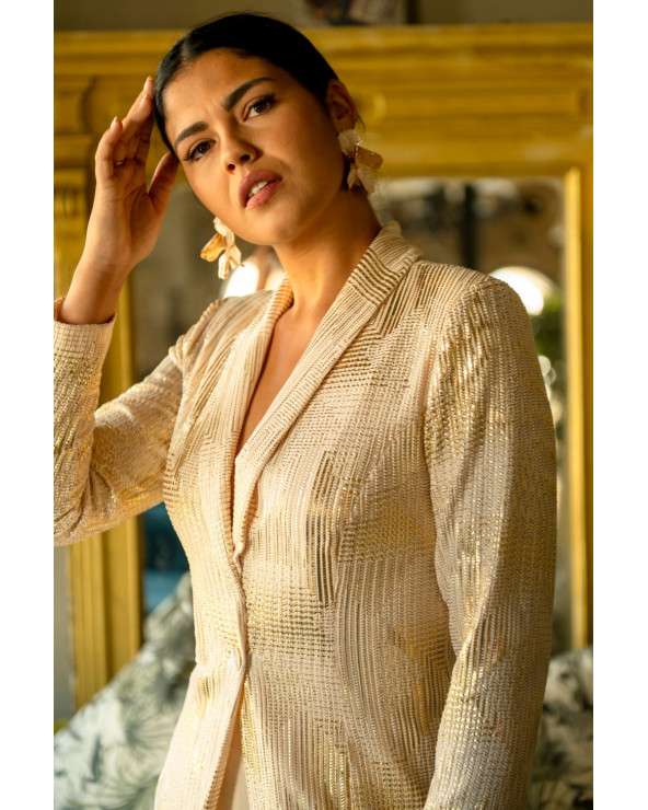 Conjunto Gaia Beige elegante de blazer y pantalón para invitada