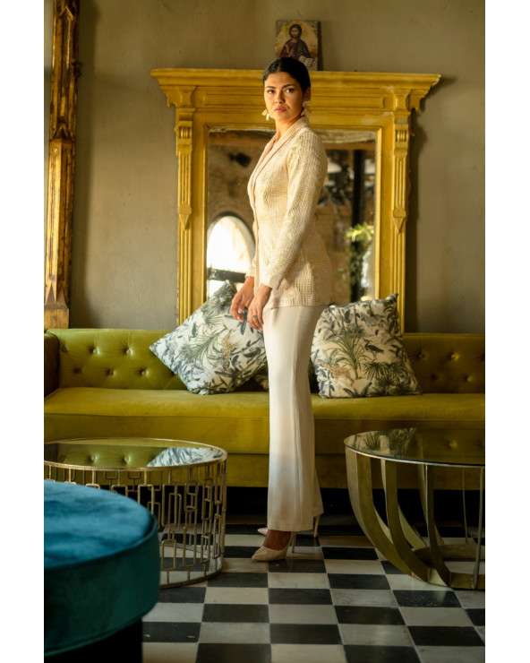 Conjunto Gaia Beige elegante de blazer y pantalón para invitada