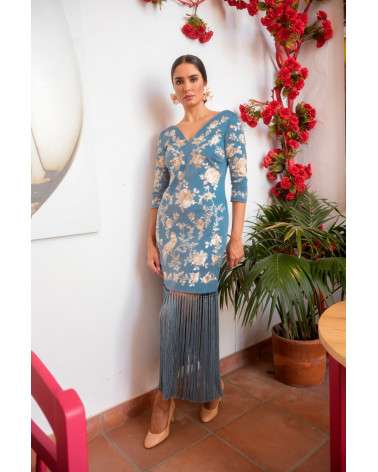 Vestido Cirque azul con flecos y bordado. Invitada elegante