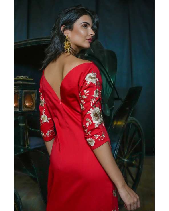 Vestido Cirque bordado con flecos y mantón