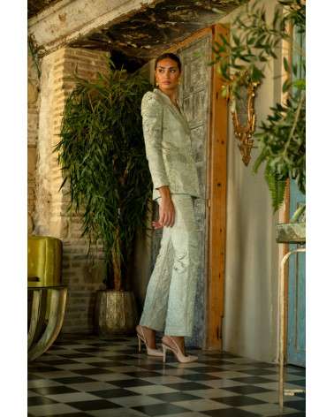 Conjunto Isabela Aqua elegante con pantalón y chaqueta.