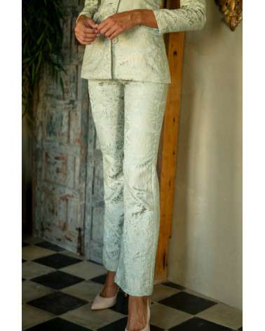 Conjunto Isabela Aqua elegante con pantalón y chaqueta.