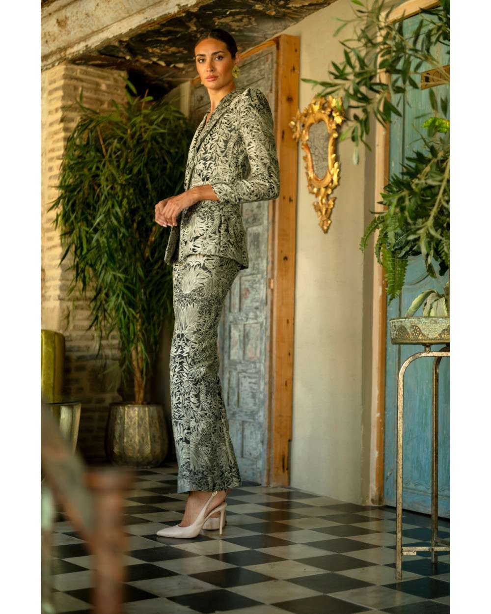 Conjunto Isabela Negro elegante mujer. Conjunto invitada