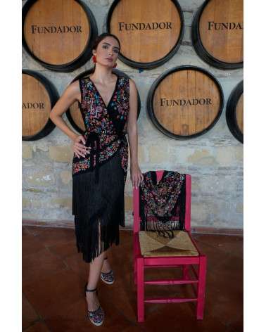 Vestido Mara Negro con flecos bordado. Vestido invitada elegante.