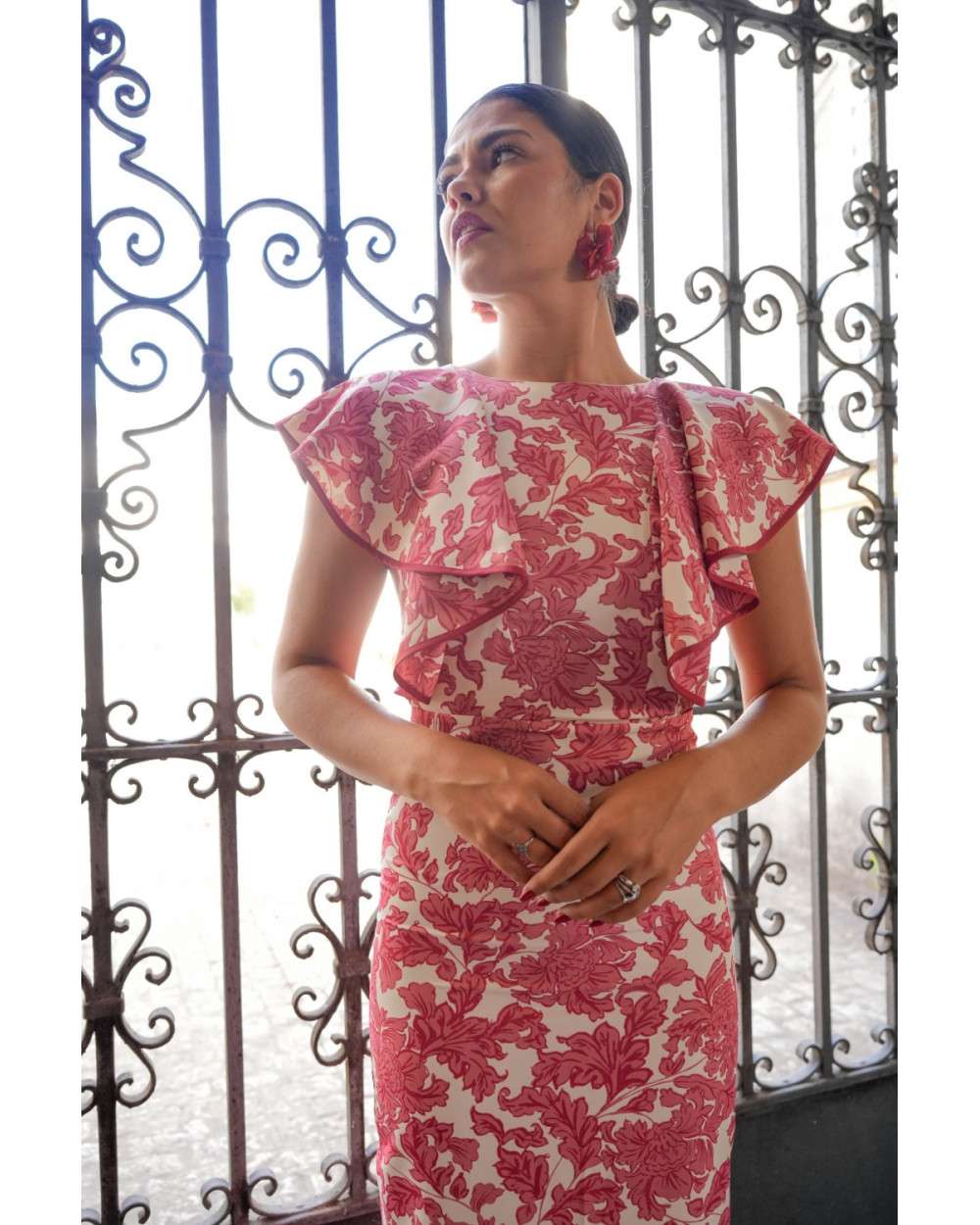 Vestido Iris Coral estampado invitada boda. Vestido midi elegante