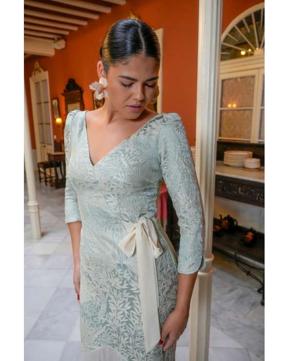 Vestido midi aguamarina para invitada con tejido brocado Olaya