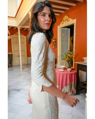 Vestido midi marfil brocado con flecos para invitada elegante Olaya