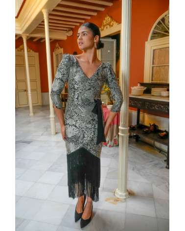 Vestido midi marfil brocado con flecos para invitada elegante