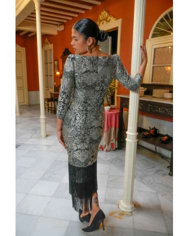 Vestido midi marfil brocado con flecos para invitada elegante