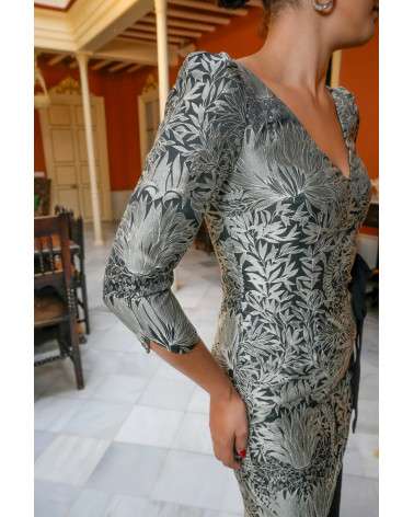 Vestido midi marfil brocado con flecos para invitada elegante