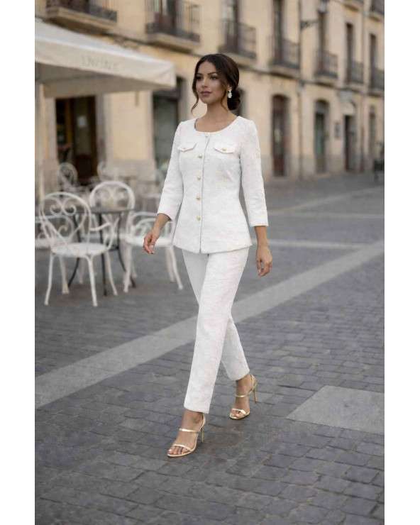 Conjunto marfil elegante chaqueta y pantalón invitada | Valeria