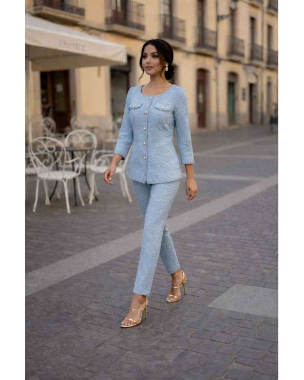 Conjunto azul elegante chaqueta y pantalón invitada boda Valeria