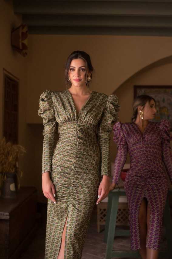 Vestido de corte midi, escote en V y fruncido en la zona del abdomen la ratita presumida mula murcia