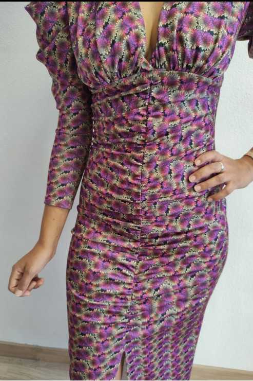 Vestido de corte midi, escote en V y fruncido en la zona del abdomen la ratita presumida mula murcia